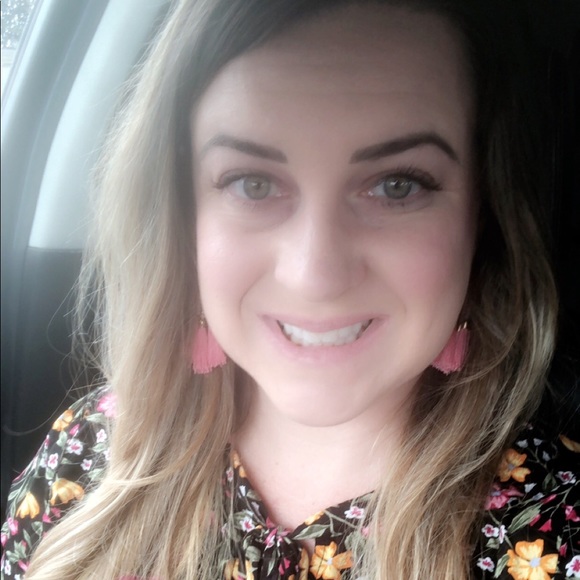 Meet your Posher, Megan - Picture 3 of 5